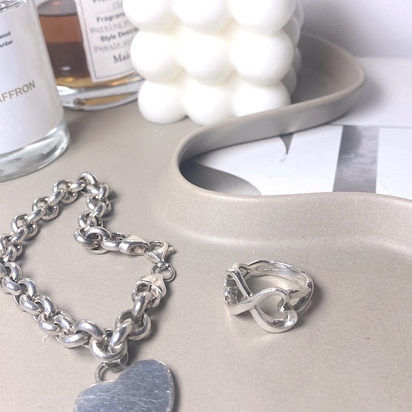 Tiffany & Co. Paloma Picasso Double Loving Heart Infinity...